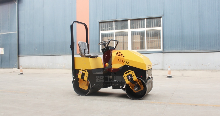 小型壓路機(jī)的詳細(xì)操作規(guī)程、技巧